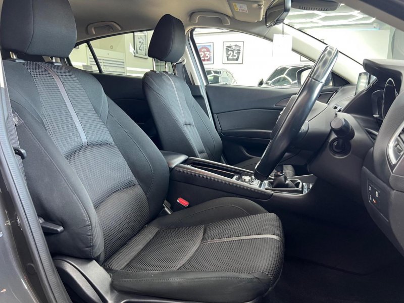 MAZDA MAZDA3