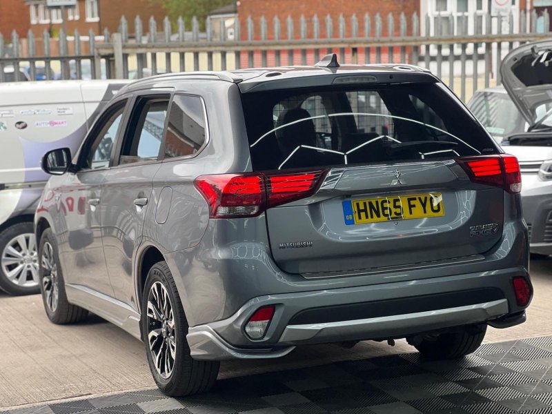 MITSUBISHI OUTLANDER