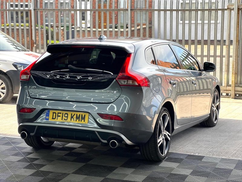 VOLVO V40
