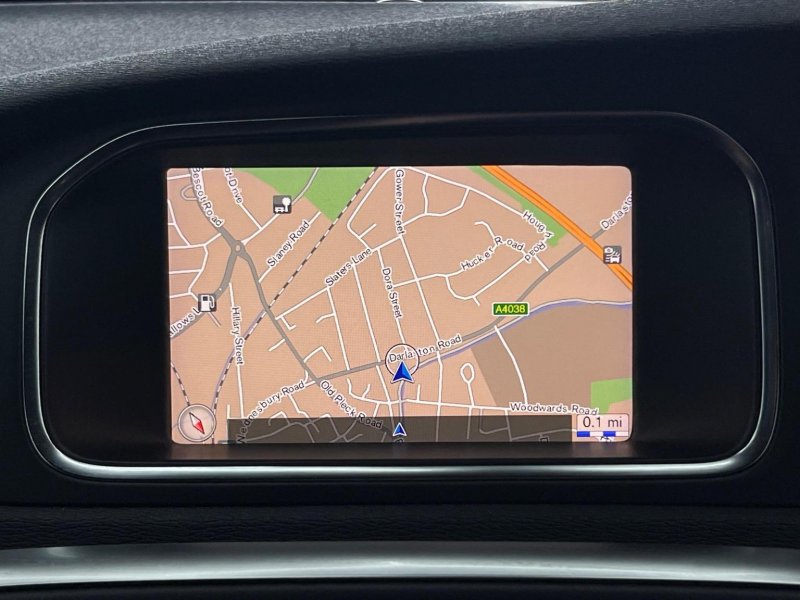 VOLVO V40