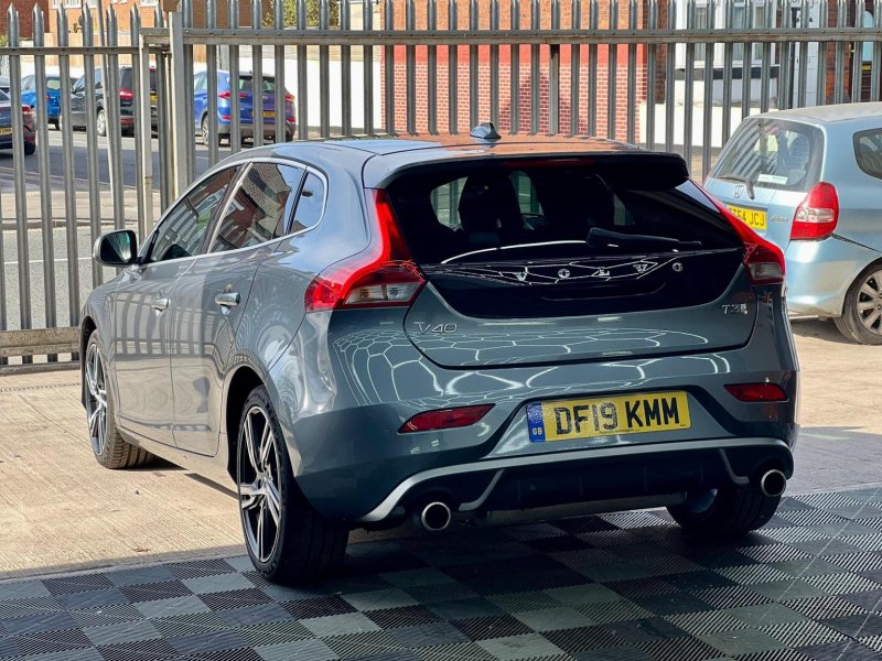 VOLVO V40