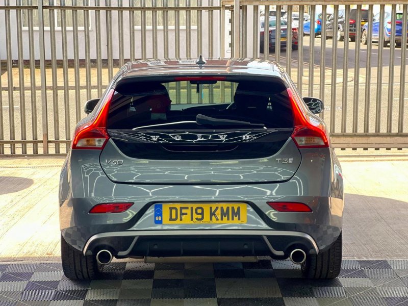 VOLVO V40